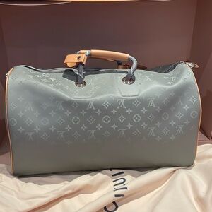 LOUIS VUITTON
Monogram Titanium Keepall 50 Bandouliere